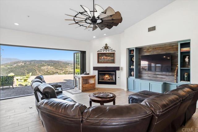 Detail Gallery Image 28 of 66 For 19270 Horizon View Dr., Ramona,  CA 92065 - 4 Beds | 4/2 Baths