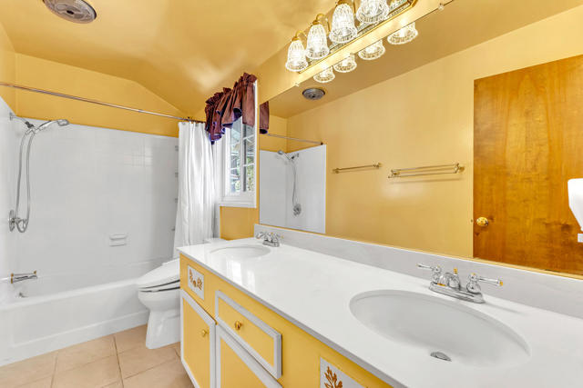 53200 Forest Lake Drive, Idyllwild CA: https://media.crmls.org/mediaz/fd9f57e7-7553-4caf-b795-0916d50d5ec7.jpg