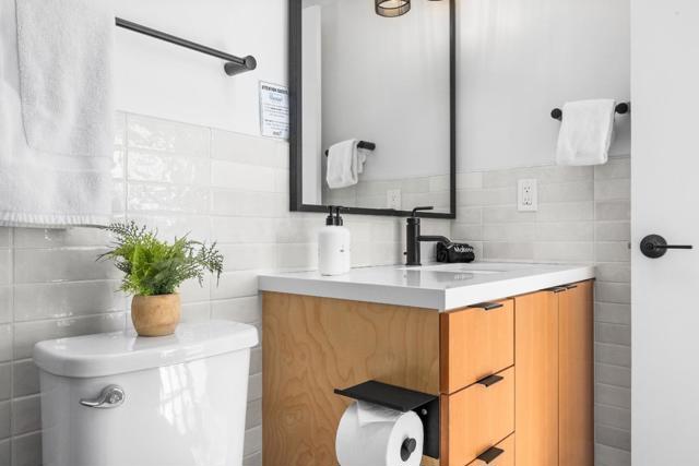 208 Capitola Avenue, Capitola CA: https://media.crmls.org/mediaz/fd9f9904-85b0-4f22-a081-2ce754a49f5d.jpg