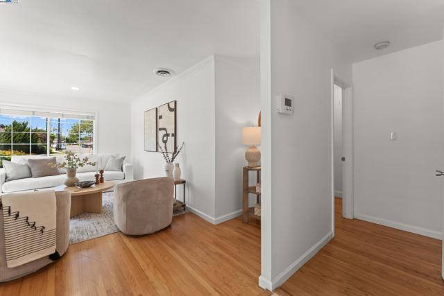 6793 Flanders Dr, Newark CA: https://media.crmls.org/mediaz/fd9f9a69-8433-48fb-b6c9-0b93b042c0ef.jpg