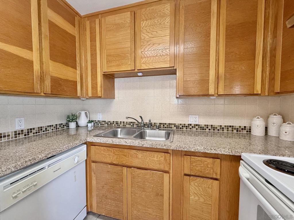4082 Albatross St - photo 15