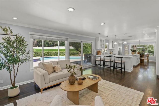 10411 Windtree Drive, Bel Air CA: https://media.crmls.org/mediaz/fda0357f-1aa8-449d-93f7-488a2b73d3d4.jpg
