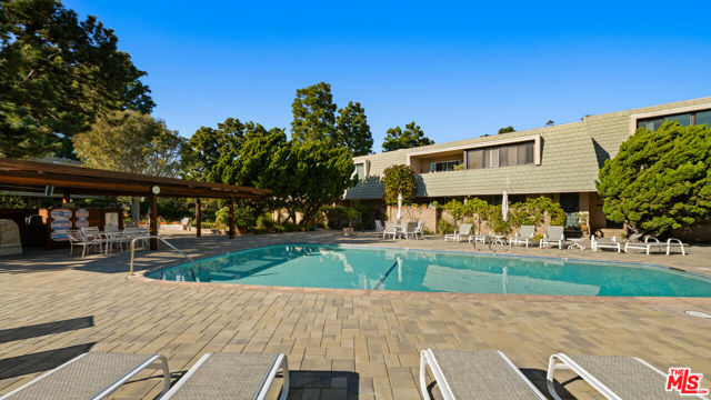 13206 Admiral Avenue, Marina del Rey CA: https://media.crmls.org/mediaz/fda0c9b2-d821-405e-939a-f21a3cf028e1.jpg