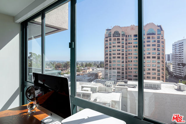 10490 Wilshire Boulevard, Los Angeles CA: https://media.crmls.org/mediaz/fda15ade-4a40-4446-87d0-d078c9b05c3c.jpg