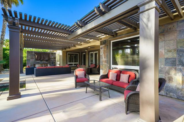 52395 Whispering Way, La Quinta CA: https://media.crmls.org/mediaz/fda1620a-ddd9-4ba0-a4d0-a29e5c53d005.jpg