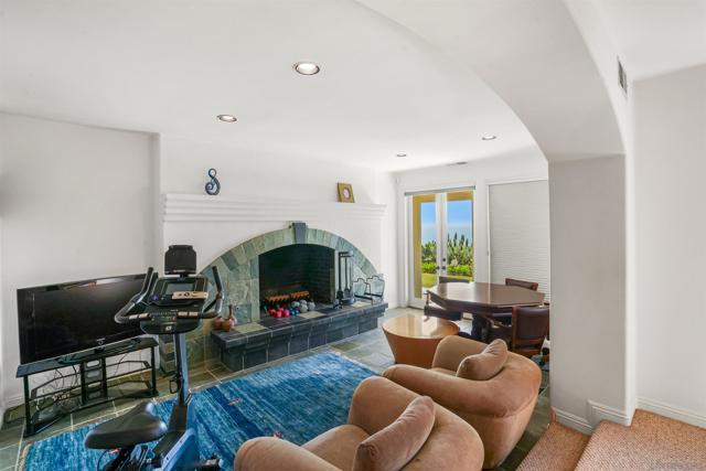 5756 La Jolla Corona Dr, La Jolla CA: https://media.crmls.org/mediaz/fda1a265-5232-4802-ac62-a2569d1ab363.jpg