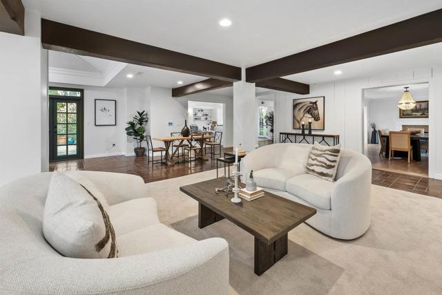 Detail Gallery Image 11 of 43 For 15306 Las Planideras, Rancho Santa Fe,  CA 92067 - 6 Beds | 3/1 Baths