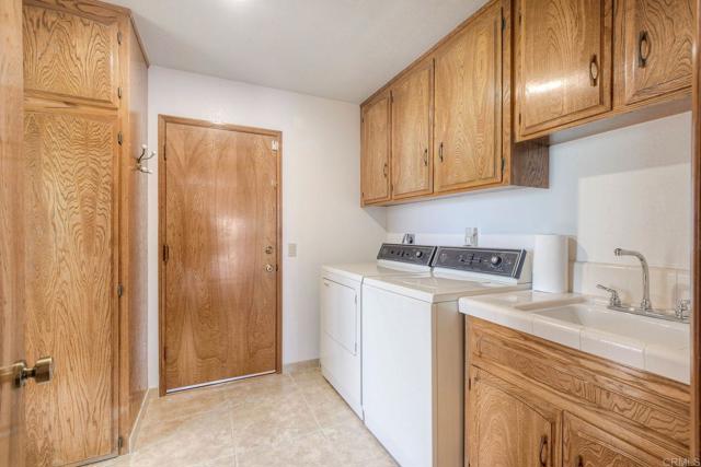 1650 Elevado Road, Vista CA: https://media.crmls.org/mediaz/fda1d2cf-5a73-47db-a650-4db9c27c228d.jpg