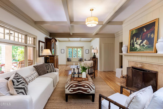 676 S Madison Avenue, Pasadena CA: https://media.crmls.org/mediaz/fda1f235-d5b6-4345-aa1c-9373c2872e65.jpg