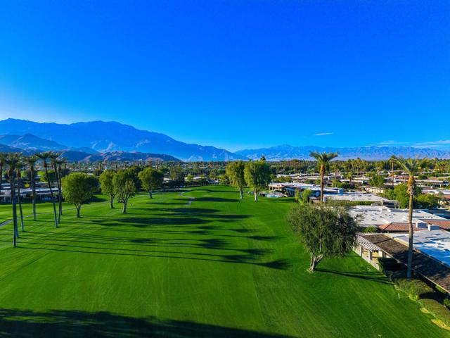 15 Duke Drive, Rancho Mirage CA: https://media.crmls.org/mediaz/fda206b8-9f7c-4f71-85b5-629bab319362.jpg