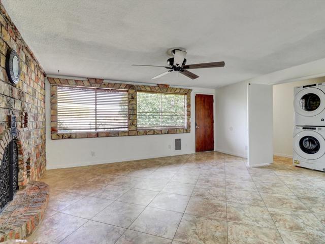 9980 Hoylake Road, Desert Hot Springs CA: https://media.crmls.org/mediaz/fda247f6-0b95-42f0-83bf-0259aeb0add8.jpg