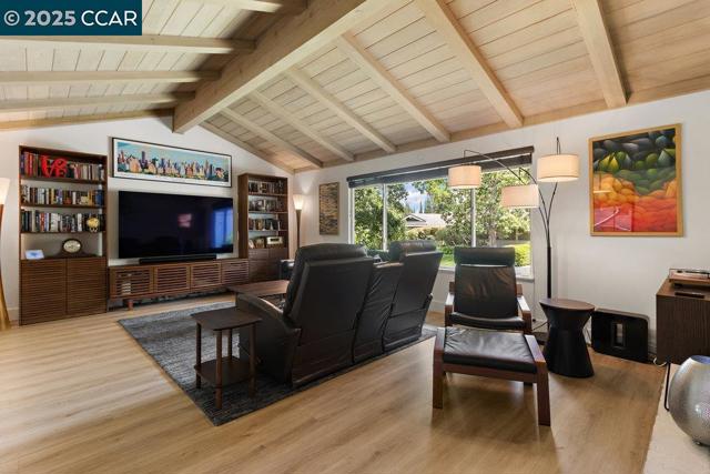 2027 Mohawk Dr, Pleasant Hill CA: https://media.crmls.org/mediaz/fda26ba4-60f0-4e14-84cd-09306d4a3b20.jpg