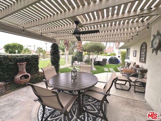 43570 Via Majorca, Palm Desert CA: https://media.crmls.org/mediaz/fda27821-6a7f-414e-b22b-af75aa9b428b.jpg