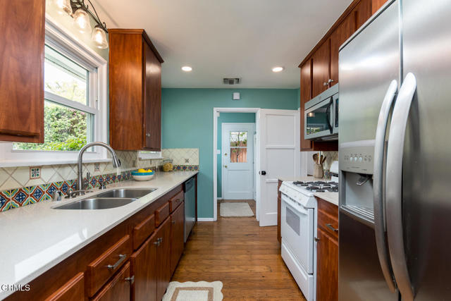 Detail Gallery Image 17 of 46 For 5148 Angeles Crest Hwy, La Canada Flintridge,  CA 91011 - 3 Beds | 2 Baths