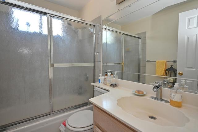 38 Saint Stephens Dr., Orinda CA: https://media.crmls.org/mediaz/fda310f8-c280-4cd1-b6e7-143355909d4b.jpg