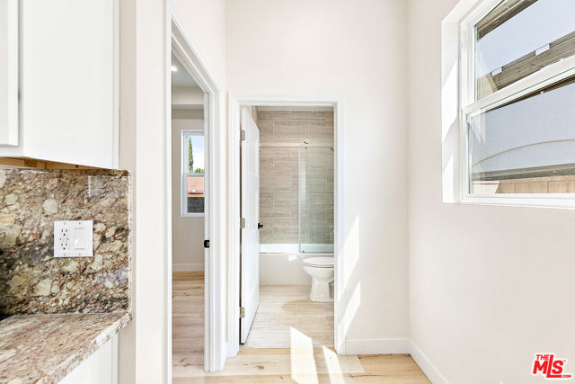 16698 W Moorpark Street, Encino CA: https://media.crmls.org/mediaz/fda336fd-1ad6-4a64-b271-ed698b98eedd.jpg