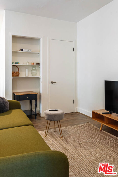 4307 Burns Avenue, Los Angeles CA: https://media.crmls.org/mediaz/fda33749-ef2d-4da6-8b06-b8d7267d1b5c.jpg