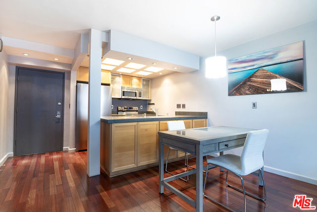 740 N Kings Road, West Hollywood CA: https://media.crmls.org/mediaz/fda33962-84aa-49ad-a33c-5a71cb30d8c1.jpg