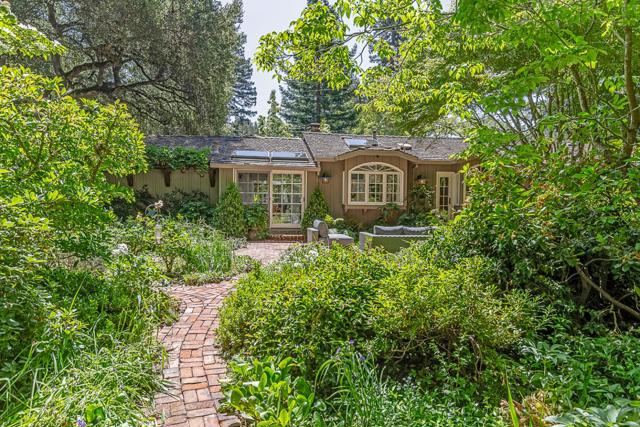 3 Wyndham Drive, Portola Valley CA: https://media.crmls.org/mediaz/fda342a8-3441-411e-9a91-846c850ef701.jpg