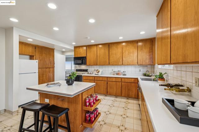 256 Cambridge Ave, Kensington CA: https://media.crmls.org/mediaz/fda36d33-cb17-4f47-94bd-84639645855b.jpg