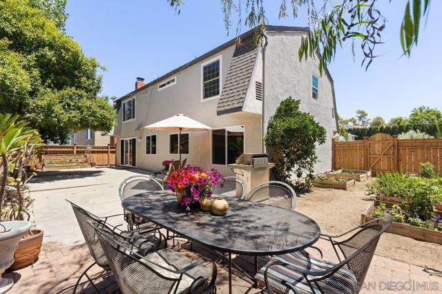 14102 Tricia St, Poway CA: https://media.crmls.org/mediaz/fda389b5-9ea1-45c4-bd78-257c99d896aa.jpg