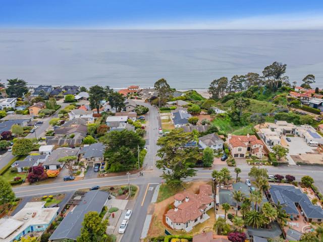 505 Cliff Drive, Aptos CA: https://media.crmls.org/mediaz/fda3a3f9-8b84-436b-b410-8bb9f9716d15.jpg