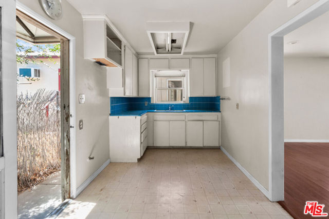 1344 N Parish Place, Burbank CA: https://media.crmls.org/mediaz/fda45dcd-6c08-4f5f-9c56-bf671139b784.jpg