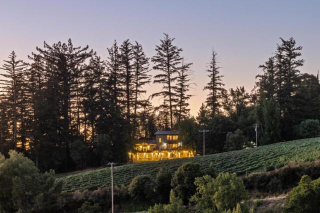 25200 Loma Prieta Avenue, Los Gatos CA: https://media.crmls.org/mediaz/fda4785d-5170-4fb1-99de-10d0ed0e5d95.jpg