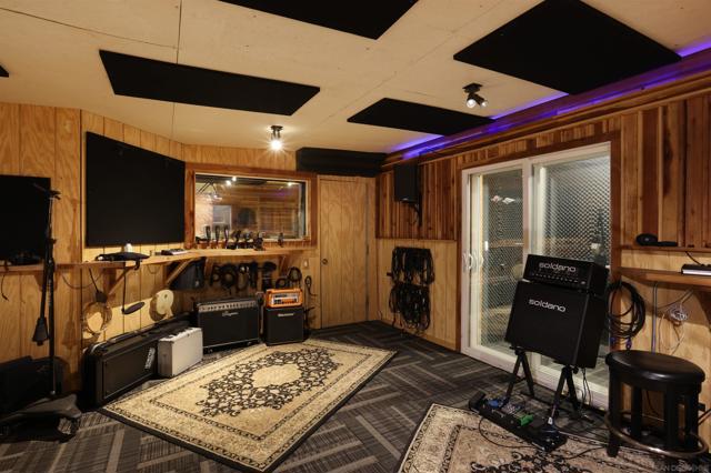 1686 88 Gecko Road, Vista CA: https://media.crmls.org/mediaz/fda48630-f139-4c68-ab33-520967208289.jpg