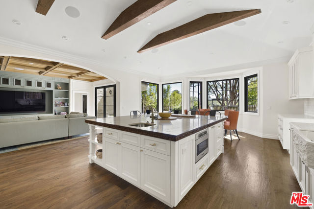 2325 Duxbury Circle, Los Angeles CA: https://media.crmls.org/mediaz/fda495b6-1e61-466f-bee1-12b956094e60.jpg