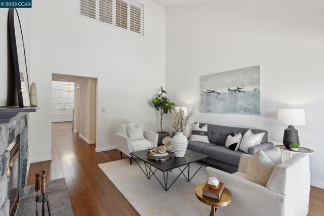 19 Via Barcelona, Moraga CA: https://media.crmls.org/mediaz/fda4fead-81fa-46ea-a7c6-b842fa998aff.jpg