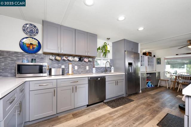 2006 Dalis Dr, Concord CA: https://media.crmls.org/mediaz/fda51c62-dd25-4570-abc6-d7f70df45f97.jpg