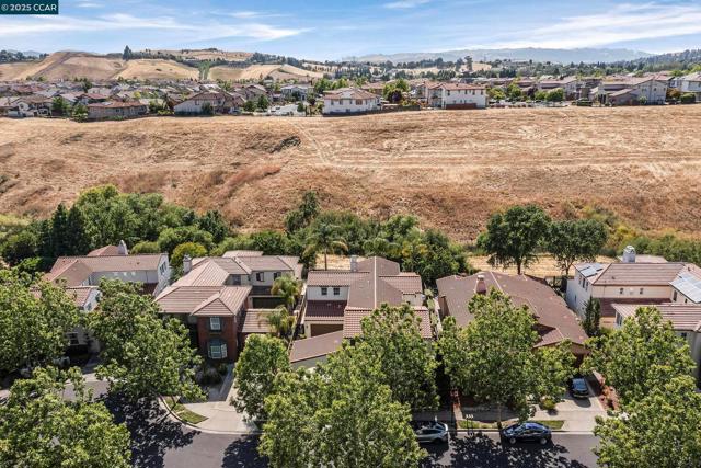 2222 Creekview Pl, Danville CA: https://media.crmls.org/mediaz/fda54109-92c8-4a2a-a421-1a5e89753614.jpg