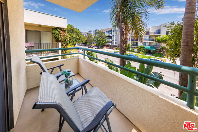 1851 Veteran Avenue, Los Angeles CA: https://media.crmls.org/mediaz/fda541d4-7a39-492f-9028-72d684c23fef.jpg