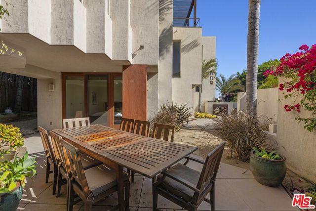 31851 Seafield Drive, Malibu CA: https://media.crmls.org/mediaz/fda58c08-8ec5-4277-97c3-e6c7c8b65589.jpg