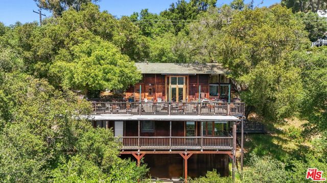 20730 Hillside Drive, Topanga CA: https://media.crmls.org/mediaz/fda5900f-e7e3-4faa-964a-e6692dd89295.jpg