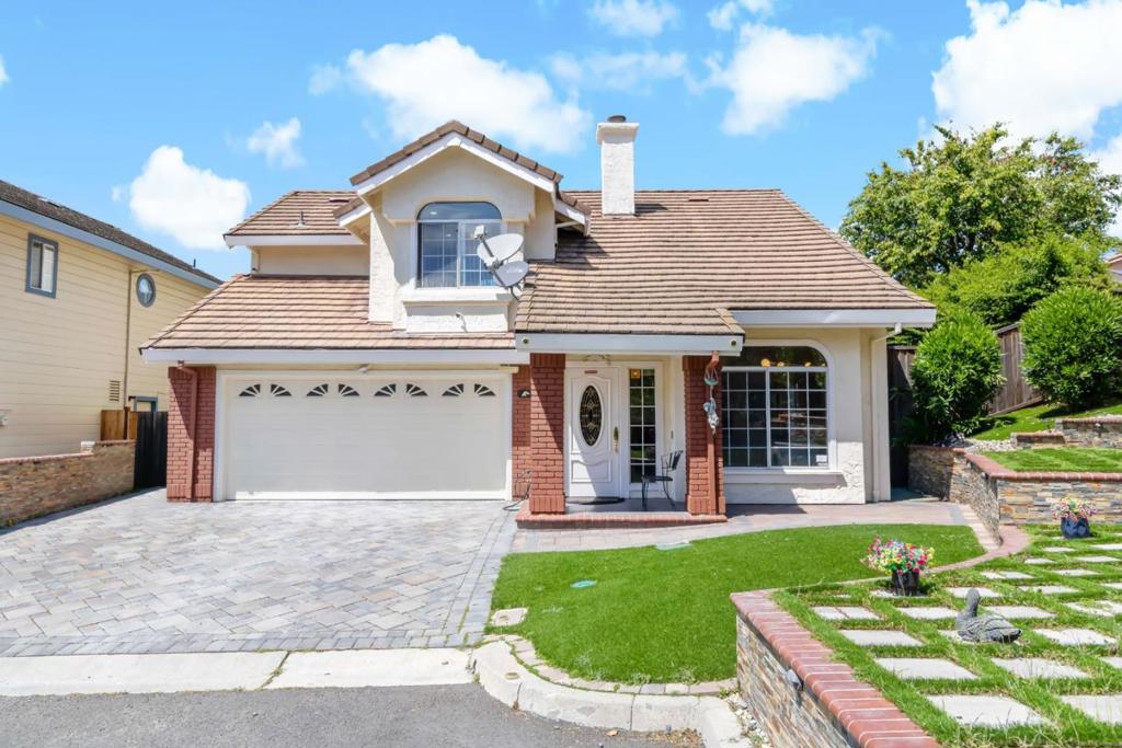 3389 Brook Leaf Court