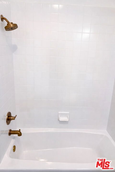 https://media.crmls.org/mediaz/fda5d6e4-6724-466b-96b1-70fa4590db26.jpg?preset=X-Large