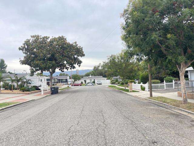 2057 Magnolia Street, Simi Valley CA: https://media.crmls.org/mediaz/fda612c3-614d-460d-bf70-68c715408569.jpg