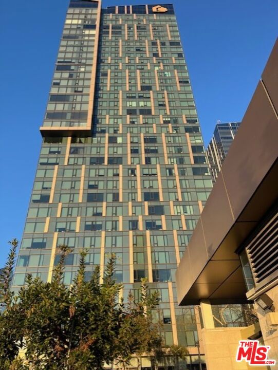 889 Francisco Street #710