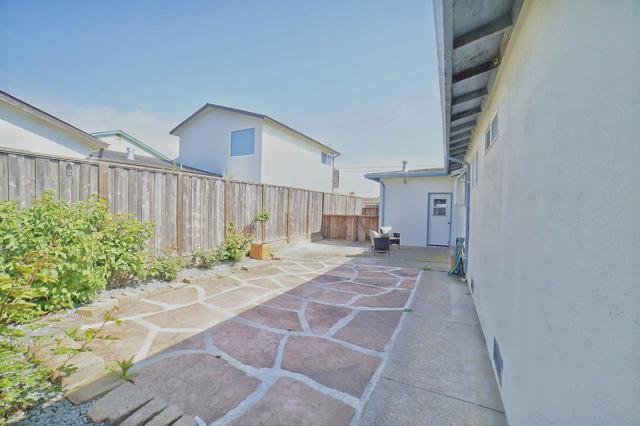 335 Grove Street, Half Moon Bay CA: https://media.crmls.org/mediaz/fda6d594-8cef-48cb-bfe8-86f28b764274.jpg