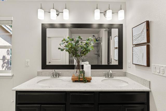6505 Brando Loop, Fair Oaks CA: https://media.crmls.org/mediaz/fda6e468-d575-49b3-a64e-9dc94201c47b.jpg