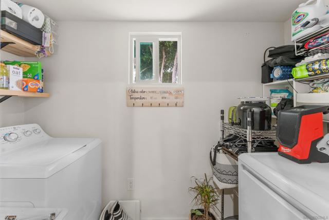 3317 19 Jemez Dr, San Diego CA: https://media.crmls.org/mediaz/fda70ec2-f11d-4fb0-9aca-168bfbf6856a.jpg