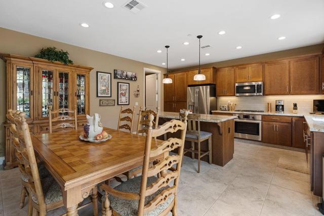 1515 Sunflower Drive, Hollister CA: https://media.crmls.org/mediaz/fda71dca-95a3-4c93-b01f-d83ac57938ab.jpg