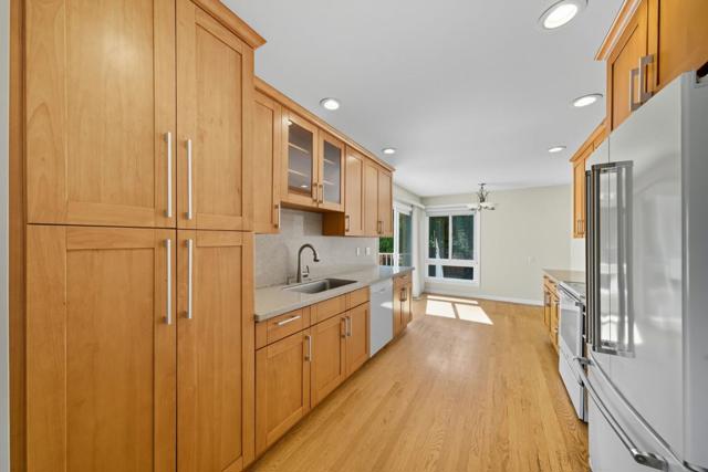 211 Anita Drive, Millbrae CA: https://media.crmls.org/mediaz/fda71f85-c01d-4e8c-b40e-6e2a927c5c2e.jpg