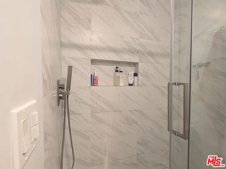 https://media.crmls.org/mediaz/fda732b6-151d-4857-aa49-6b3489e2071c.jpg?preset=X-Large