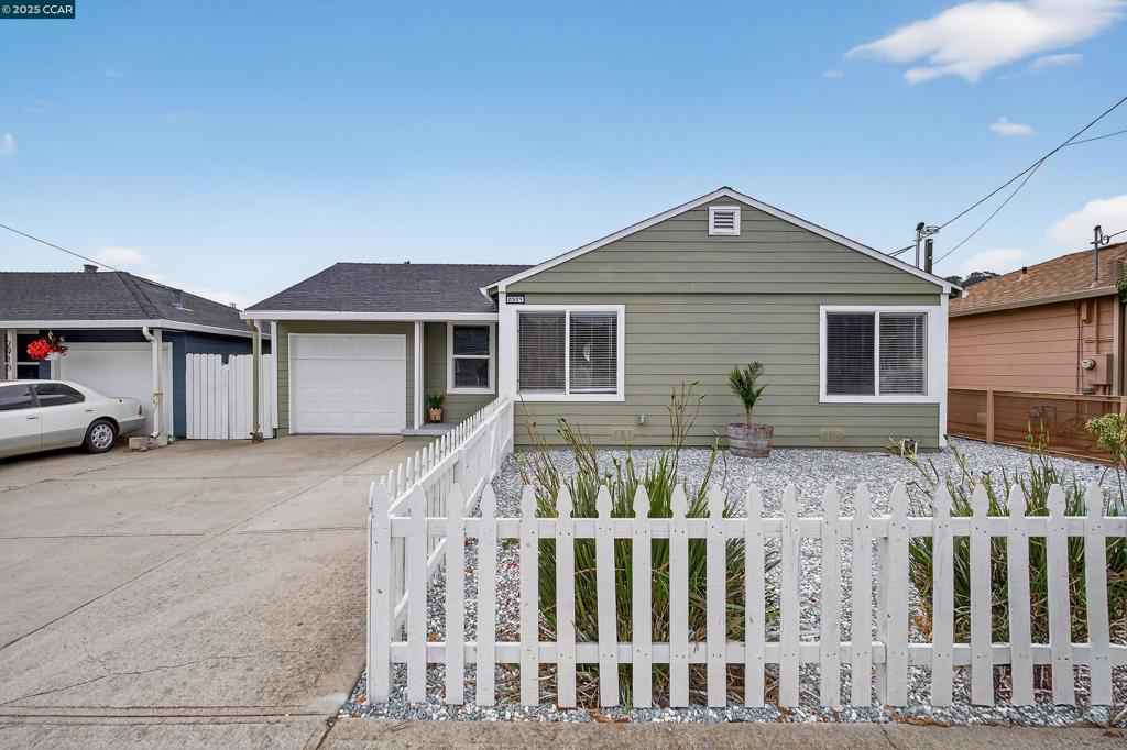 2921 Rollingwood Dr