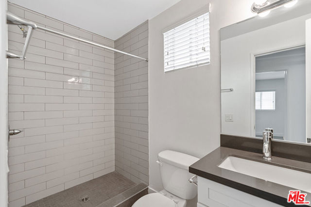 3319 Bagley Avenue, Los Angeles CA: https://media.crmls.org/mediaz/fda80f94-3474-4973-a0a0-a1be8eb4da72.jpg