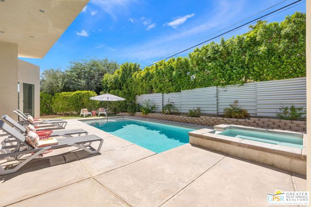 2461 N Junipero Avenue, Palm Springs, CA 92262