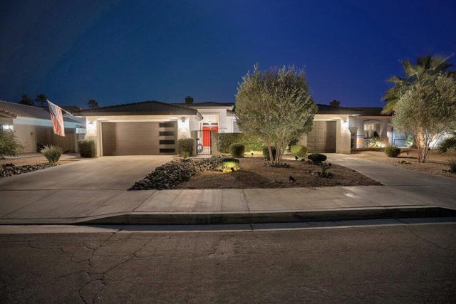 45180 Debbie Drive, La Quinta CA: https://media.crmls.org/mediaz/fda86737-d8c1-408e-8de3-359729deac89.jpg